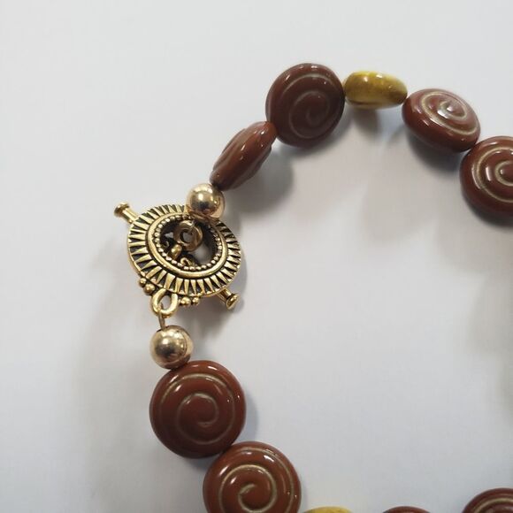 𝅺wooden carved swirl bracelet with toggle clasp - Picture 8 of 14